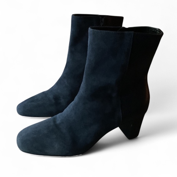 Donald Pliner Jia Navy Suede and Leather Booties Sz 8 M NWOB new textured - Picture 1 of 10